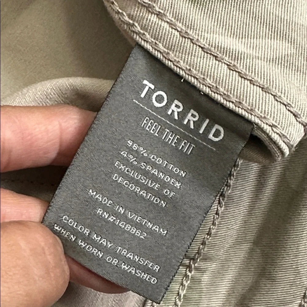 Torrid Sz 24 Women's Light Neutral Camouflage Cropped Pants - Picture 7 of 16